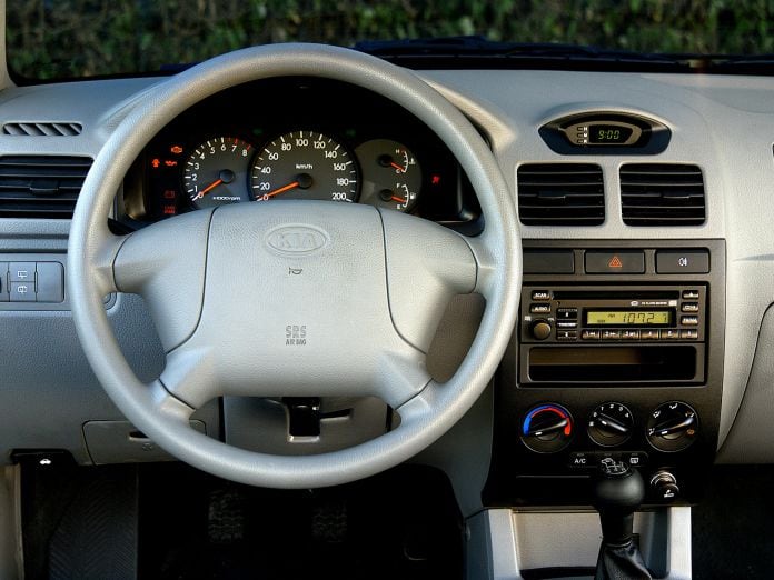 2002 Kia Rio Sedan - фотография 6 из 6