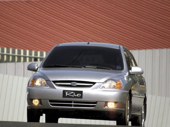 2003 Kia Rio Hatchback 5D - фотография 7 из 17