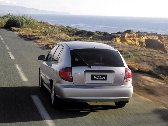 2003 Kia Rio Hatchback 5D - фотография 8 из 17