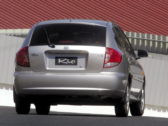2003 Kia Rio Hatchback 5D - фотография 9 из 17