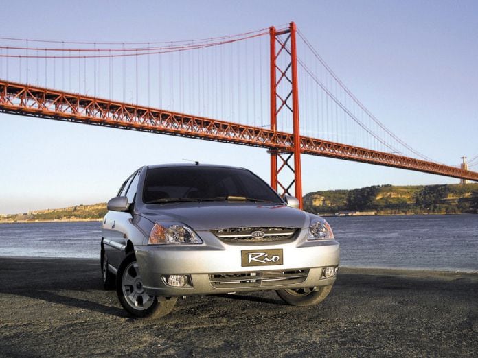 2003 Kia Rio Hatchback 5D - фотография 14 из 17
