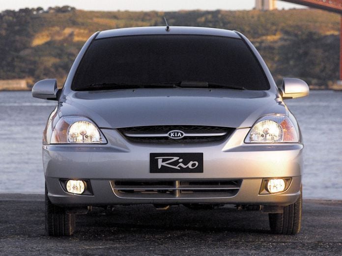 2003 Kia Rio Hatchback 5D - фотография 16 из 17