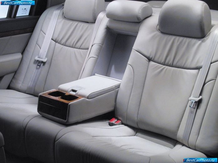 2005 Kia Opirus - фотография 29 из 35