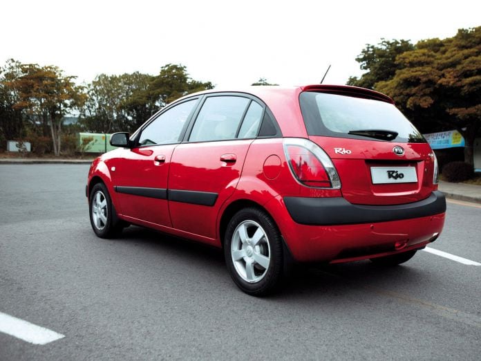 2005 Kia Rio Hatchback 5D - фотография 9 из 50