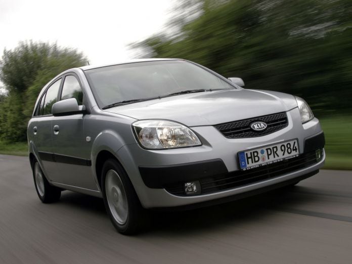 2005 Kia Rio Hatchback 5D - фотография 12 из 50