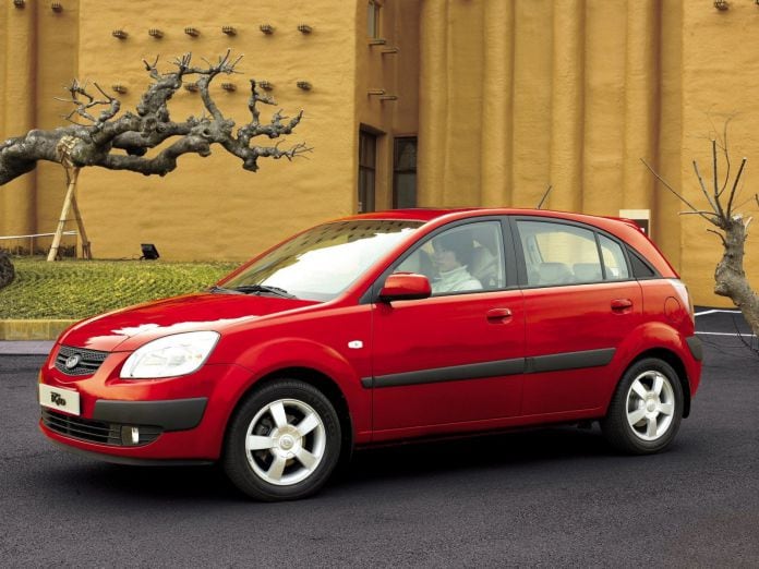 2005 Kia Rio Hatchback 5D - фотография 14 из 50
