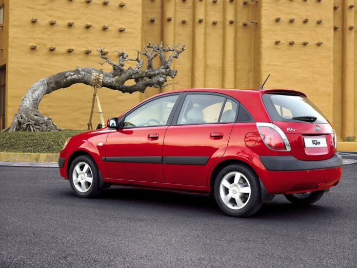 2005 Kia Rio Hatchback 5D - фотография 15 из 50