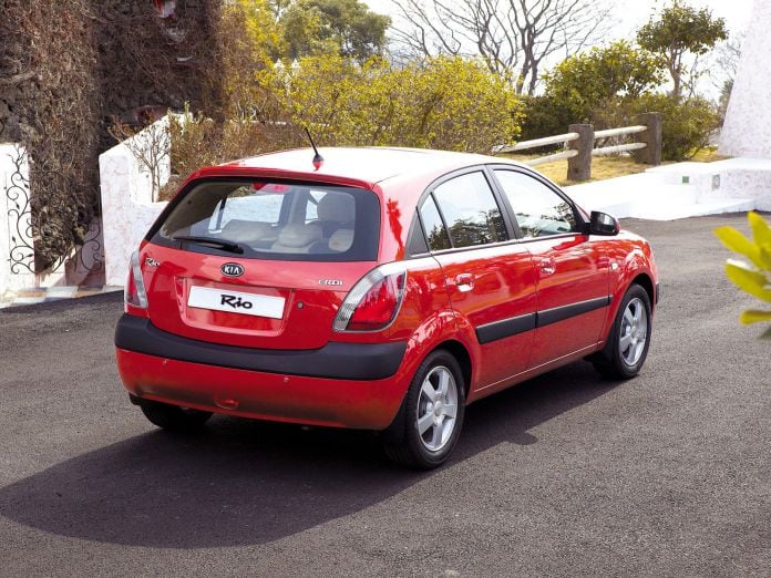 2005 Kia Rio Hatchback 5D - фотография 17 из 50
