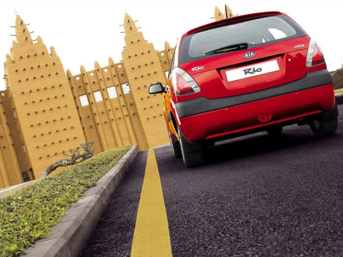 2005 Kia Rio Hatchback 5D - фотография 26 из 50