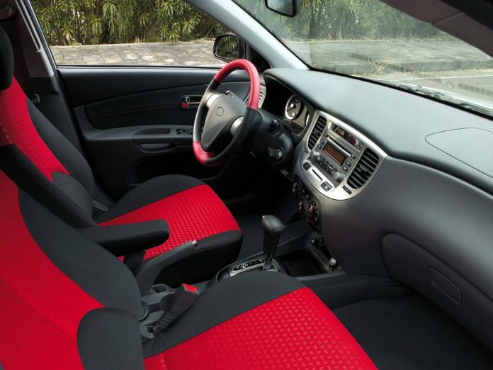 2005 Kia Rio Hatchback 5D - фотография 48 из 50
