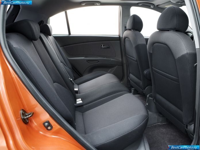 2006 Kia Rio5 - фотография 8 из 10