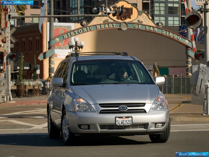 2006 Kia Sedona - фотография 10 из 67