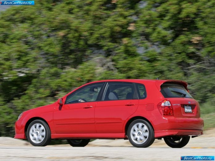 2006 Kia Spectra5 - фотография 13 из 42