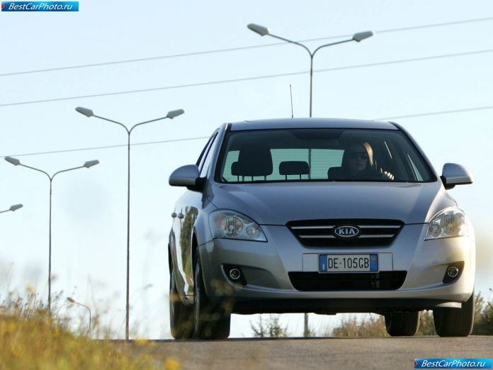 2007 Kia Cee-d - фотография 16 из 48