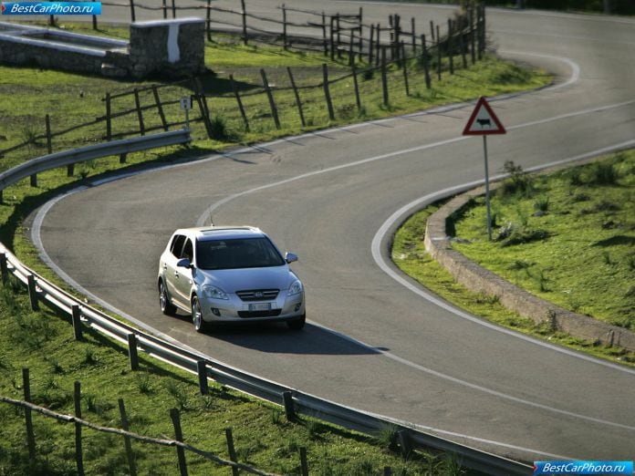 2007 Kia Cee-d - фотография 19 из 48