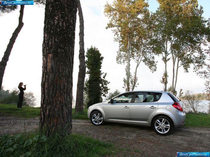 2007 Kia Cee-d - фотография 21 из 48