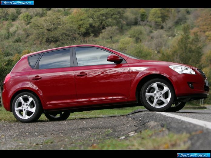 2007 Kia Cee-d - фотография 23 из 48