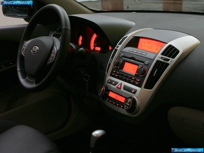 2007 Kia Cee-d - фотография 28 из 48