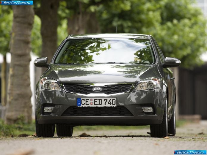 2010 Kia Ceed - фотография 18 из 59