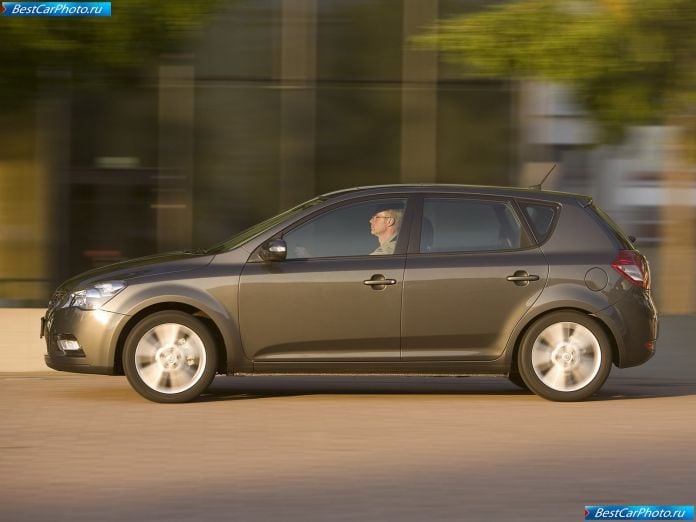 2010 Kia Ceed - фотография 25 из 59