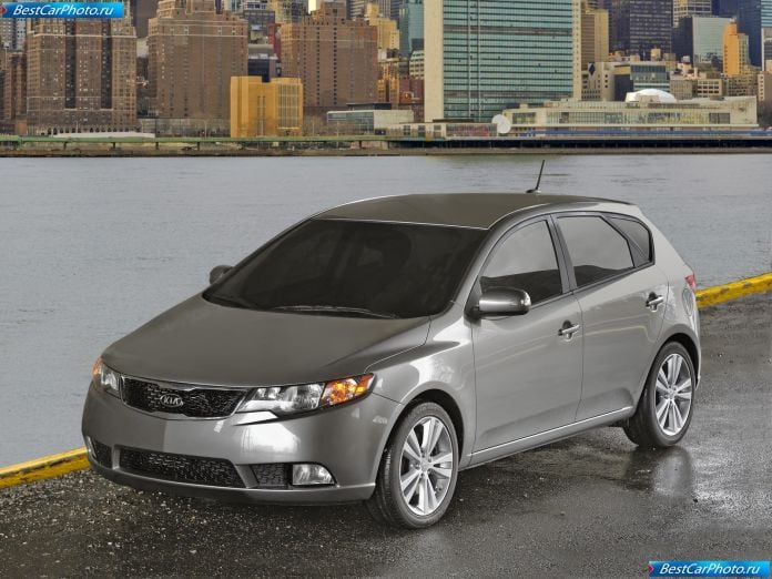 2011 Kia Cerato/Forte 5-door - фотография 3 из 6