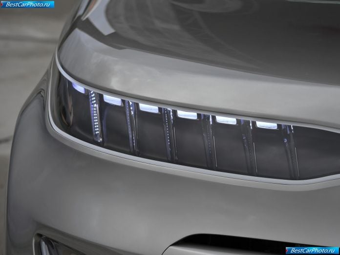 2011 Kia Kv7 Concept - фотография 19 из 22