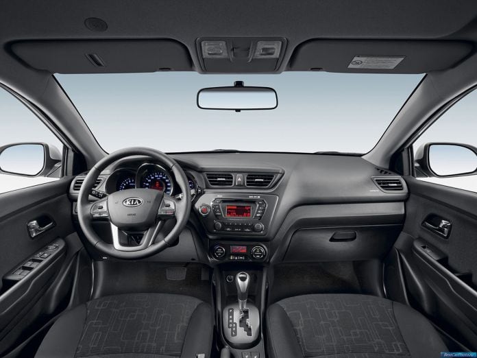 2011 Kia Rio Hatchback - фотография 7 из 14