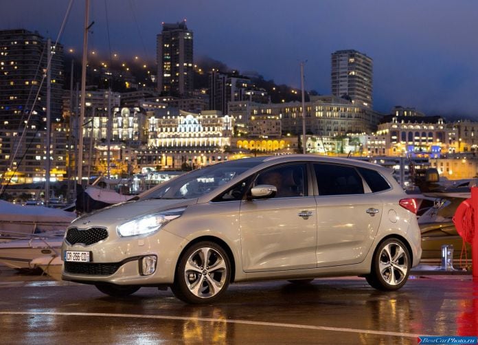 2013 Kia Carens - фотография 18 из 199