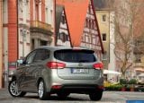 kia_2013-carens_1600x1200_088.jpg