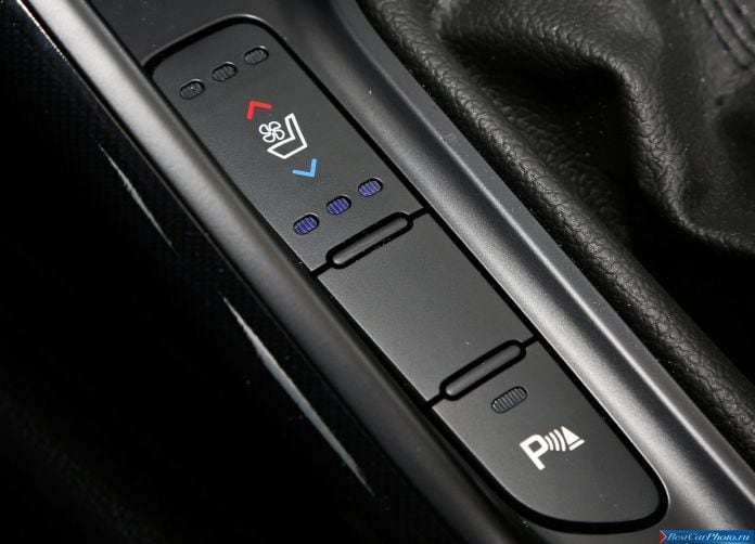2013 Kia Carens - фотография 157 из 199