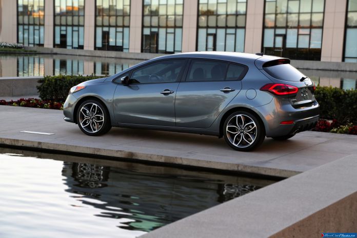 2014 Kia Cerato 5-door - фотография 3 из 61
