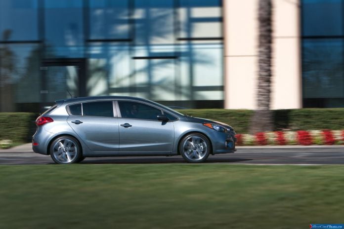 2014 Kia Cerato 5-door - фотография 13 из 61