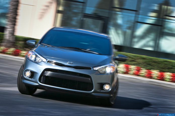 2014 Kia Cerato 5-door - фотография 15 из 61