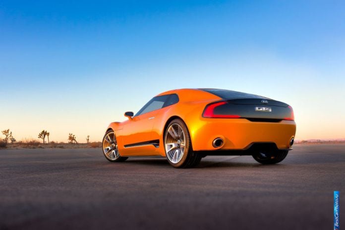 2014 Kia GT4 Stinger Concept - фотография 2 из 14