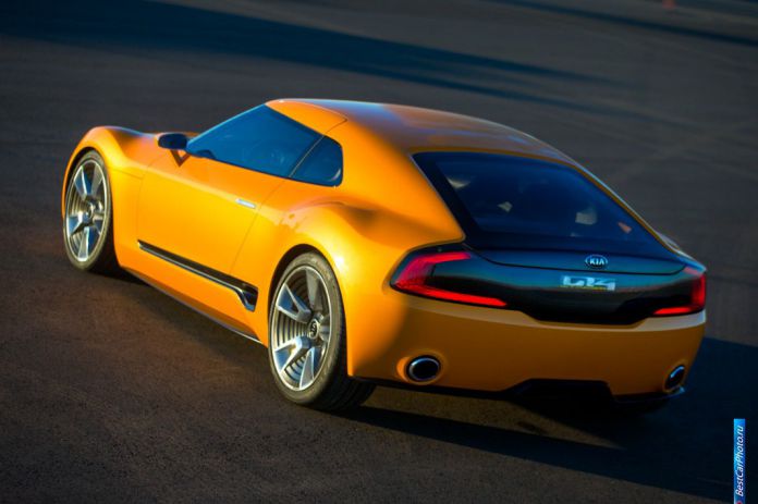 2014 Kia GT4 Stinger Concept - фотография 9 из 14