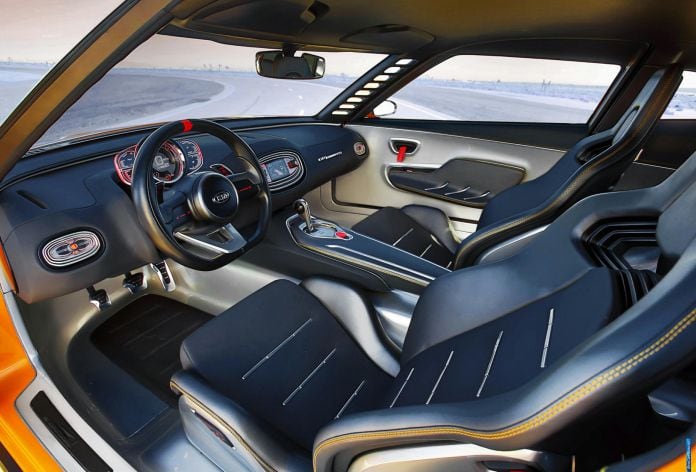 2014 Kia GT4 Stinger Concept - фотография 13 из 14