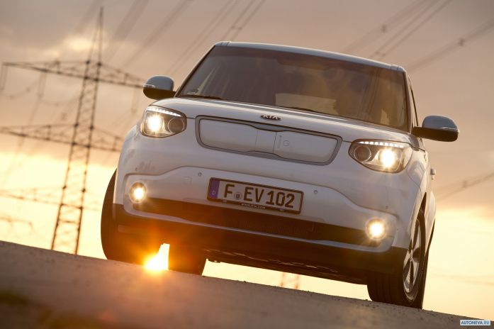 2015 Kia Soul EV - фотография 2 из 39