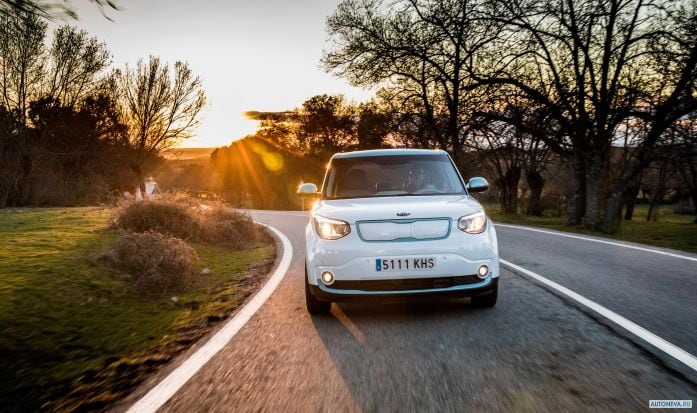 2015 Kia Soul EV - фотография 6 из 39
