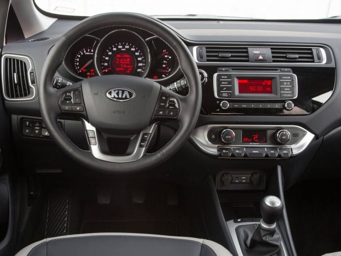2015 Kia Rio Hatchback - фотография 11 из 47