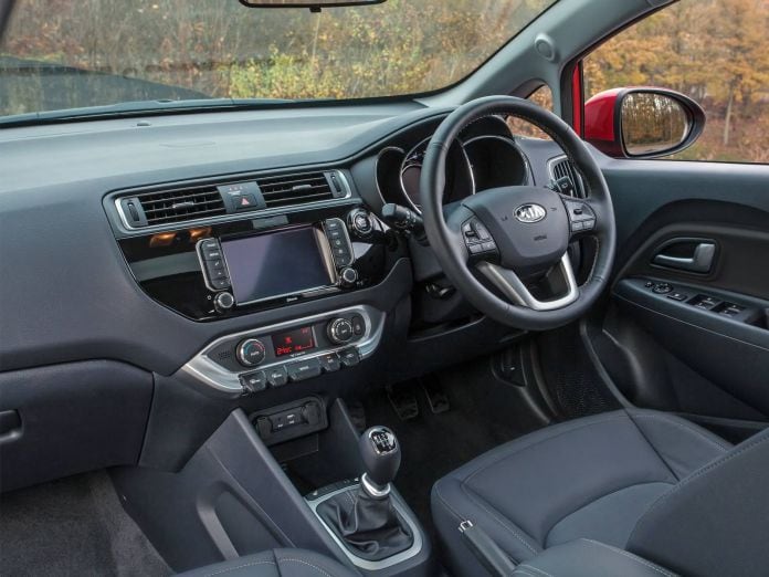 2015 Kia Rio Hatchback - фотография 20 из 47