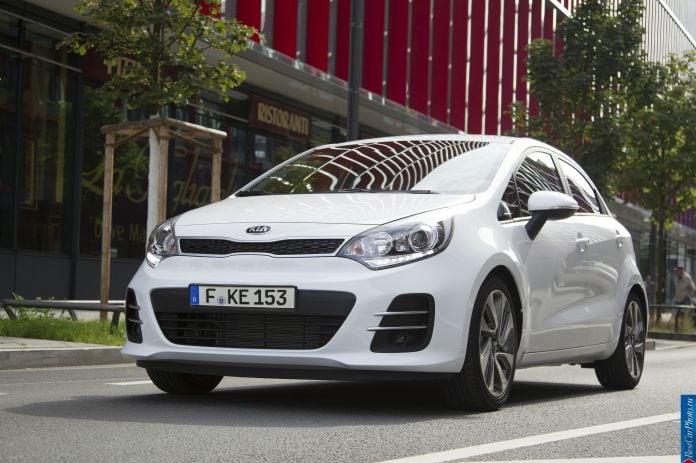 2015 Kia Rio - фотография 1 из 24