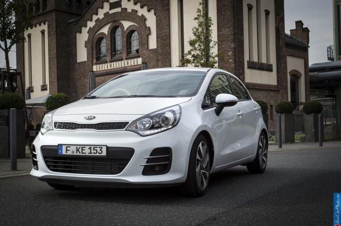 2015 Kia Rio - фотография 2 из 24