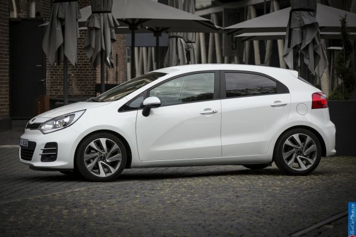 2015 Kia Rio - фотография 12 из 24