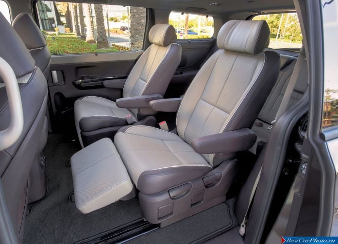 2015 Kia Sedona - фотография 22 из 30