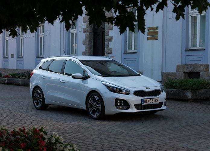 2016 Kia Ceed SW GT Line - фотография 3 из 38