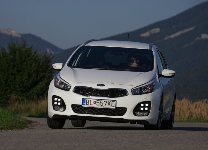 2016 Kia Ceed SW GT Line - фотография 11 из 38