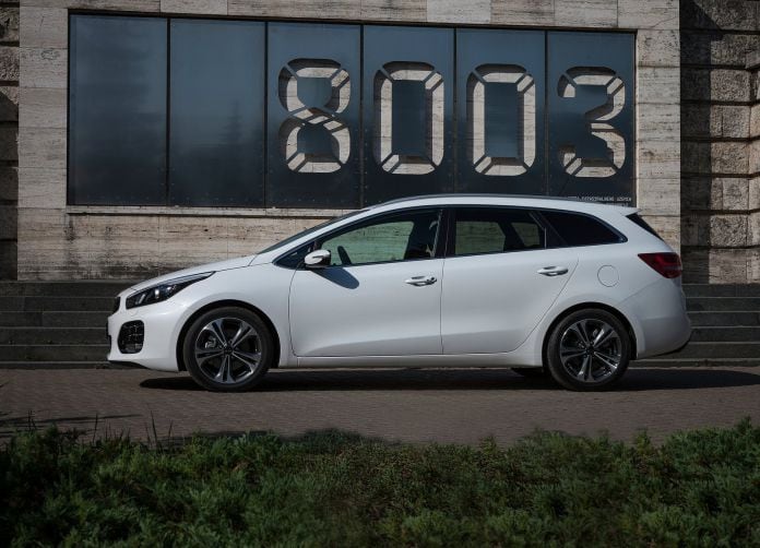 2016 Kia Ceed SW GT Line - фотография 13 из 38