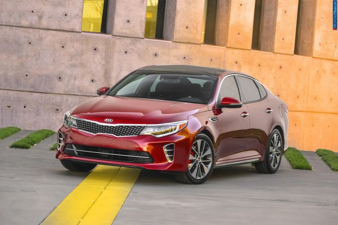 2016 Kia Optima - фотография 1 из 28