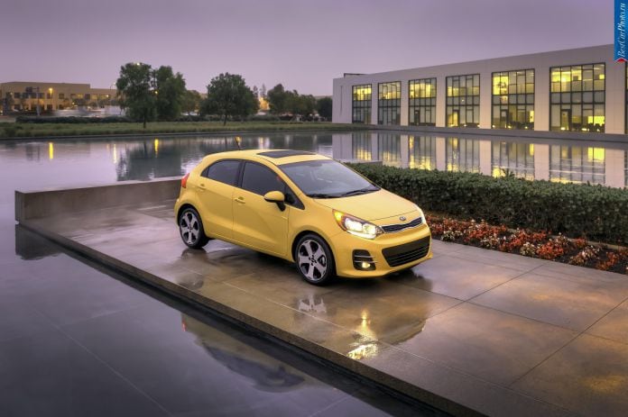 2016 Kia Rio 5-door - фотография 5 из 15