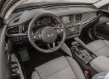 kia_2017_cadenza_008.jpg